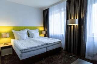 Отель Hotel Ratuszowy Хойнице Улучшенный двухместный номер с 1 двуспальной кроватью и диваном-5