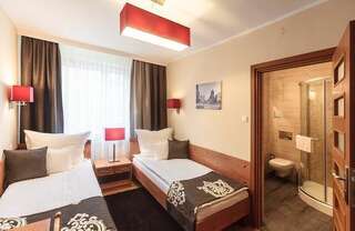 Отель Hotel Ratuszowy Хойнице Двухместный номер с 2 отдельными кроватями-2